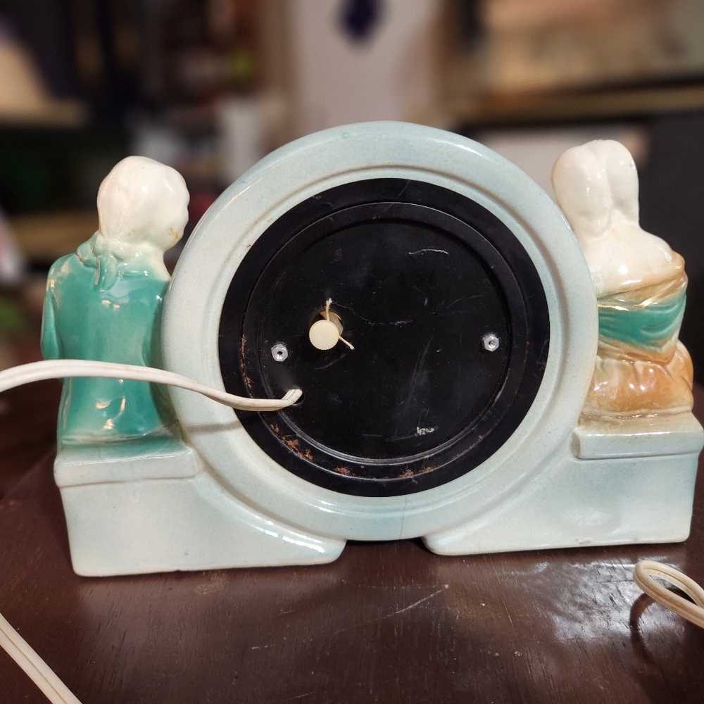 VINTAGE LANSHIRE FIGURAL MAN and WOMAN ELECTRIC MANTEL CLOCK Rococ style - Picture 9 of 9